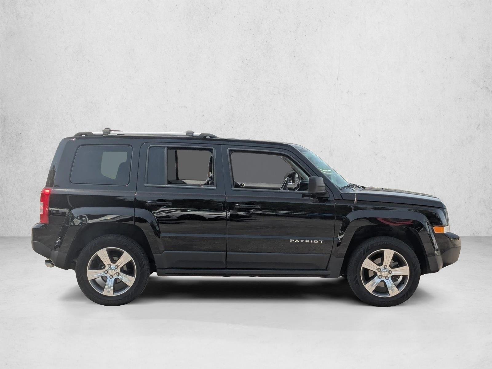 Used 2017 Black Clearcoat Jeep High Altitude image 4