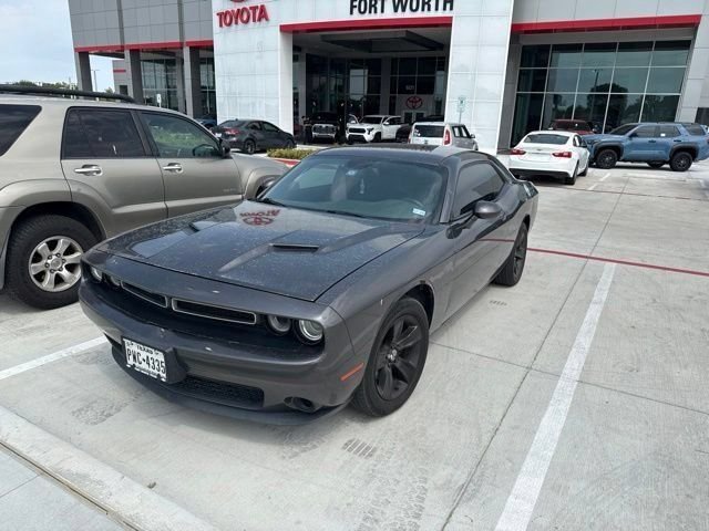 Used 2016 Gray Dodge SXT image 2