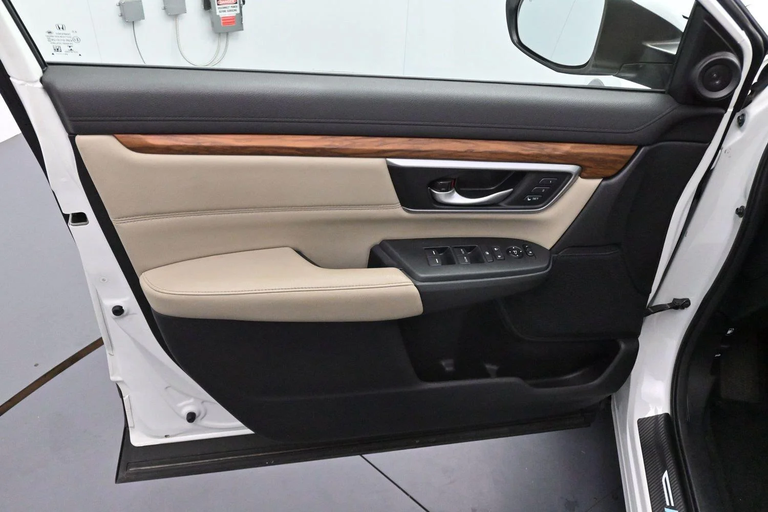 Used 2020 Platinum White Pearl Honda Touring image 9