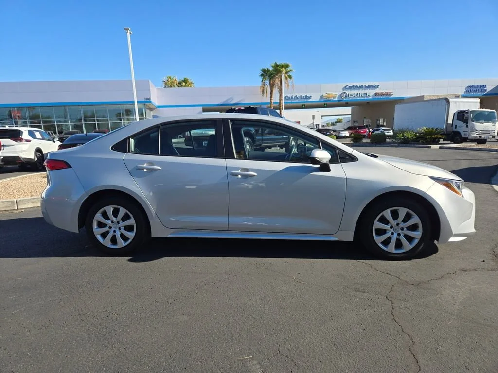 Used 2024 Classic Silver Me Toyota LE image 7