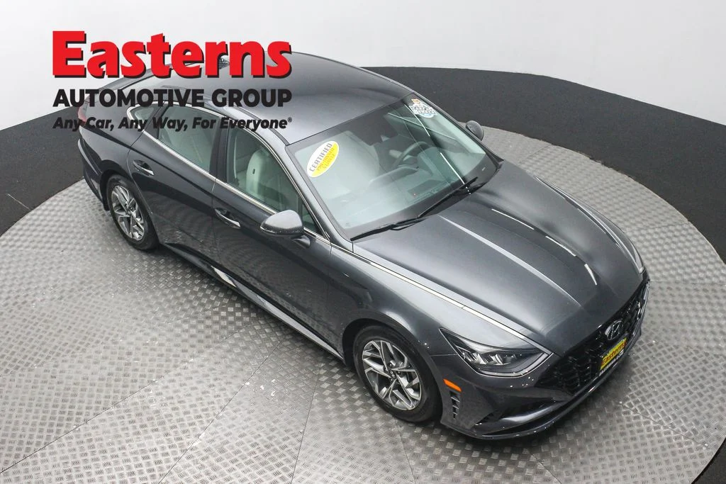 Used 2023 Gray Hyundai SEL image 3