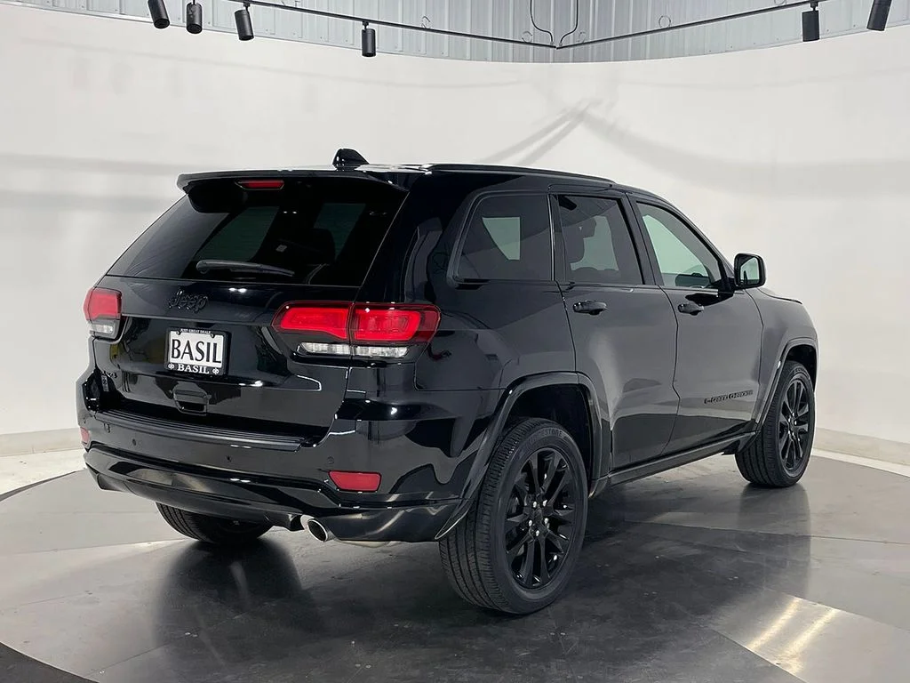 Used 2022 Black Jeep Laredo X image 11