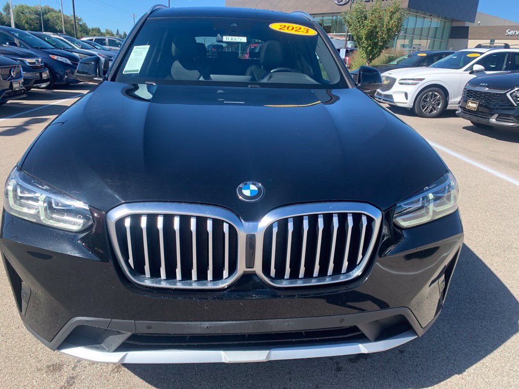Used 2023 Black BMW xDrive30i image 10
