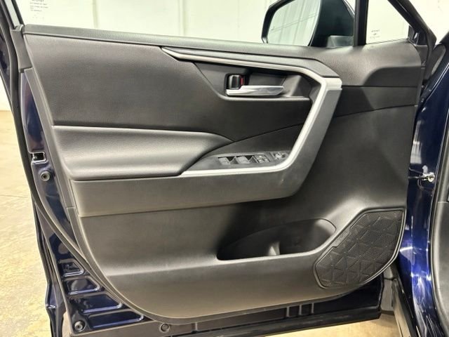 Used 2022  Toyota XLE image 18