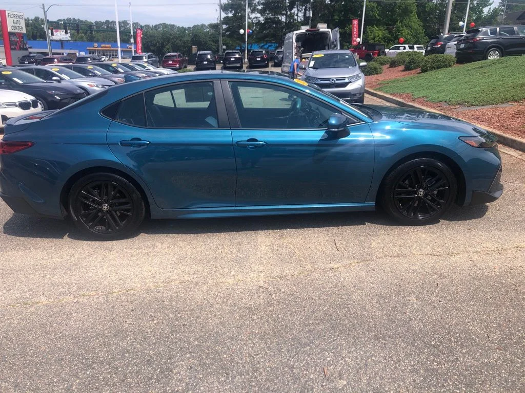 Used 2025  Toyota SE image 10
