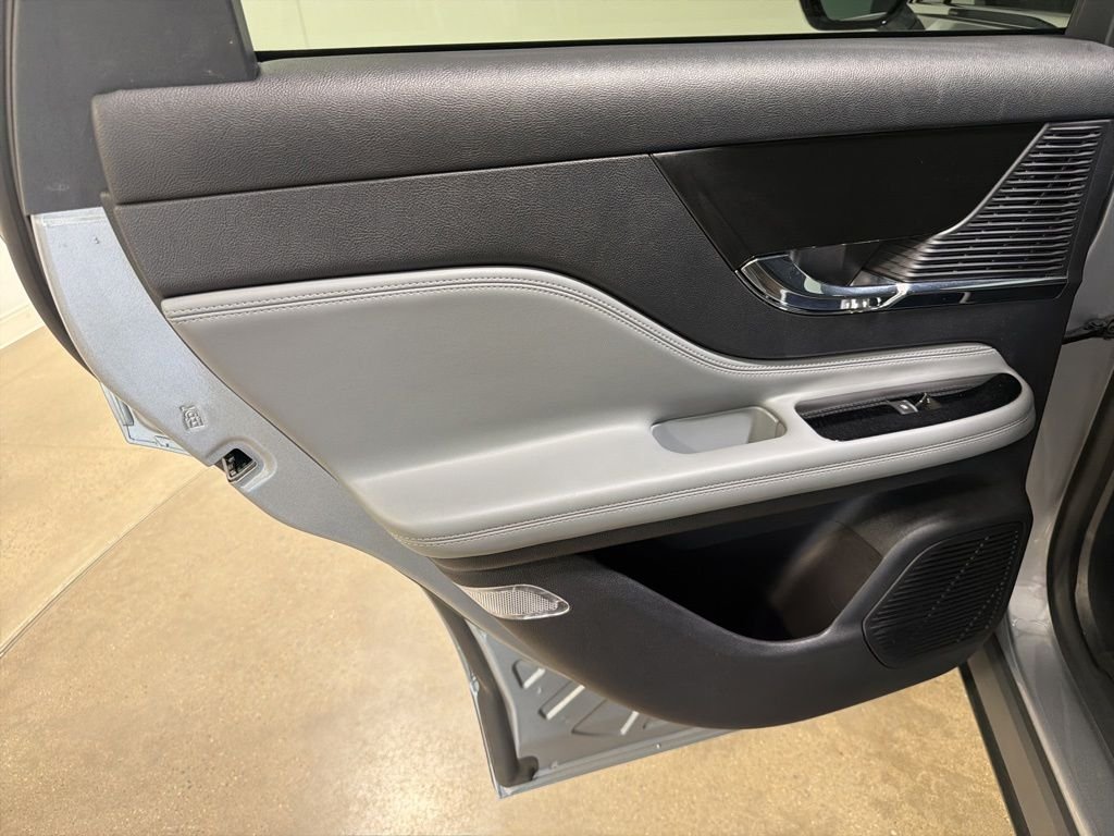 Used 2022 Silver Lincoln Standard image 19
