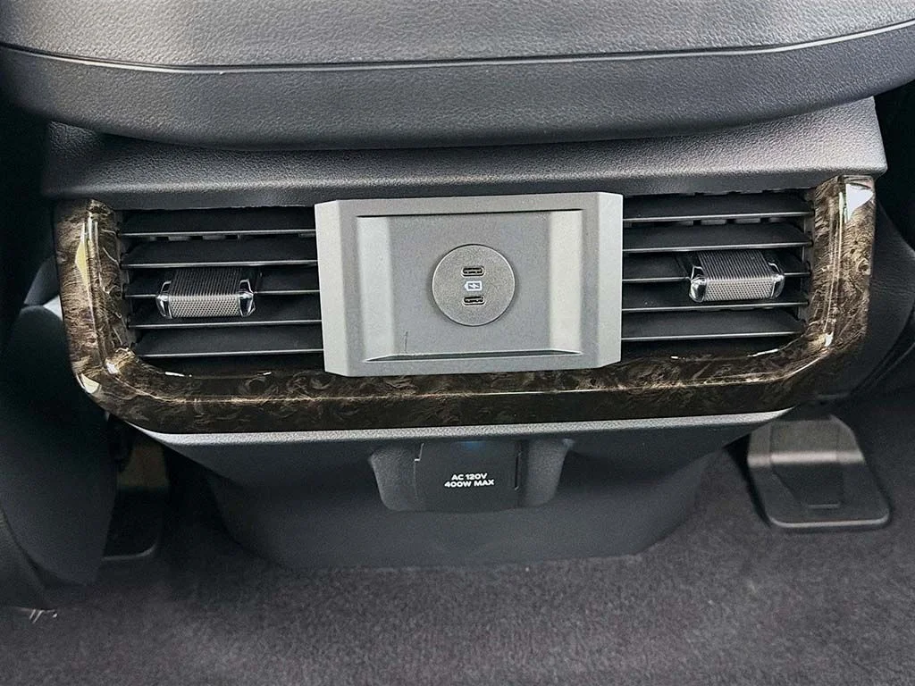 New 2025 Space White Metallic Ford XLT image 39