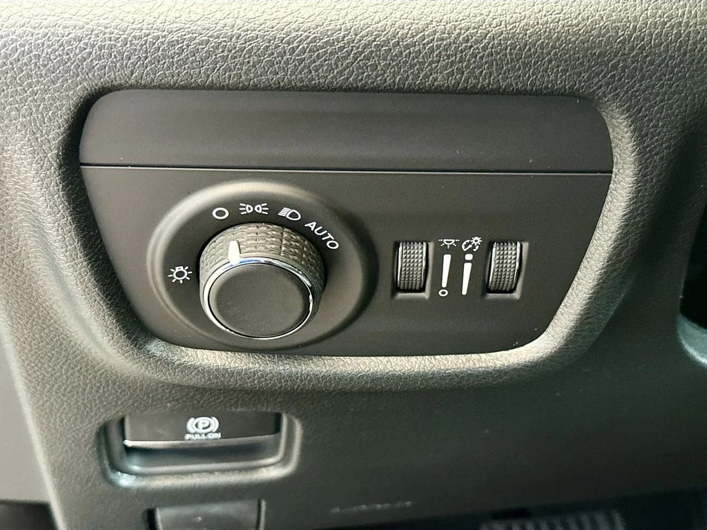 New 2026 Bright White Clearcoat Jeep Laredo Altitude image 15