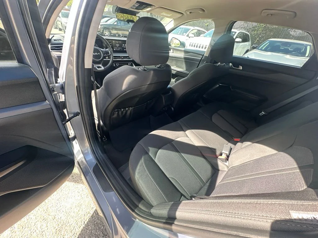 Used 2024 Silver Kia LXS image 23