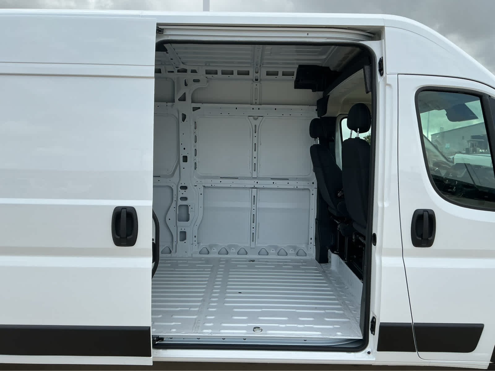 New 2026 Bright White Clear-Coat Exterior Paint RAM Tradesman image 16