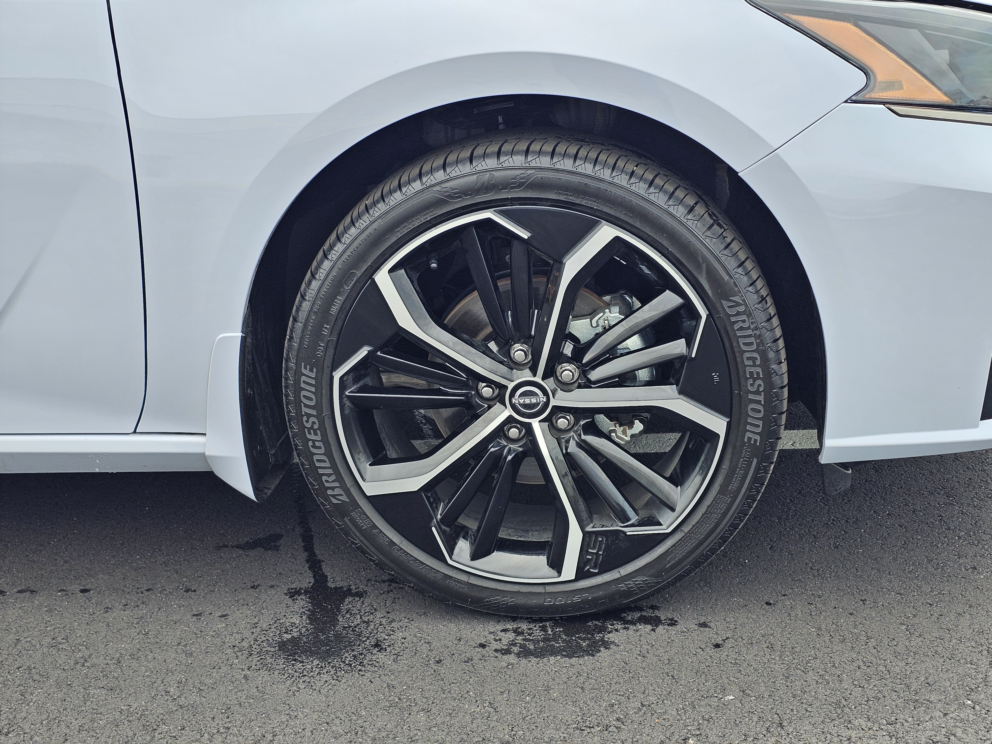 Used 2025 Gray Nissan SR FWD image 8