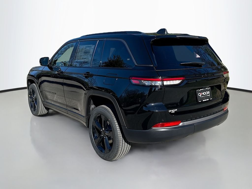 New 2026 Diamond Black Crystal Pearl-Coat Exterior Paint Jeep Limited image 6