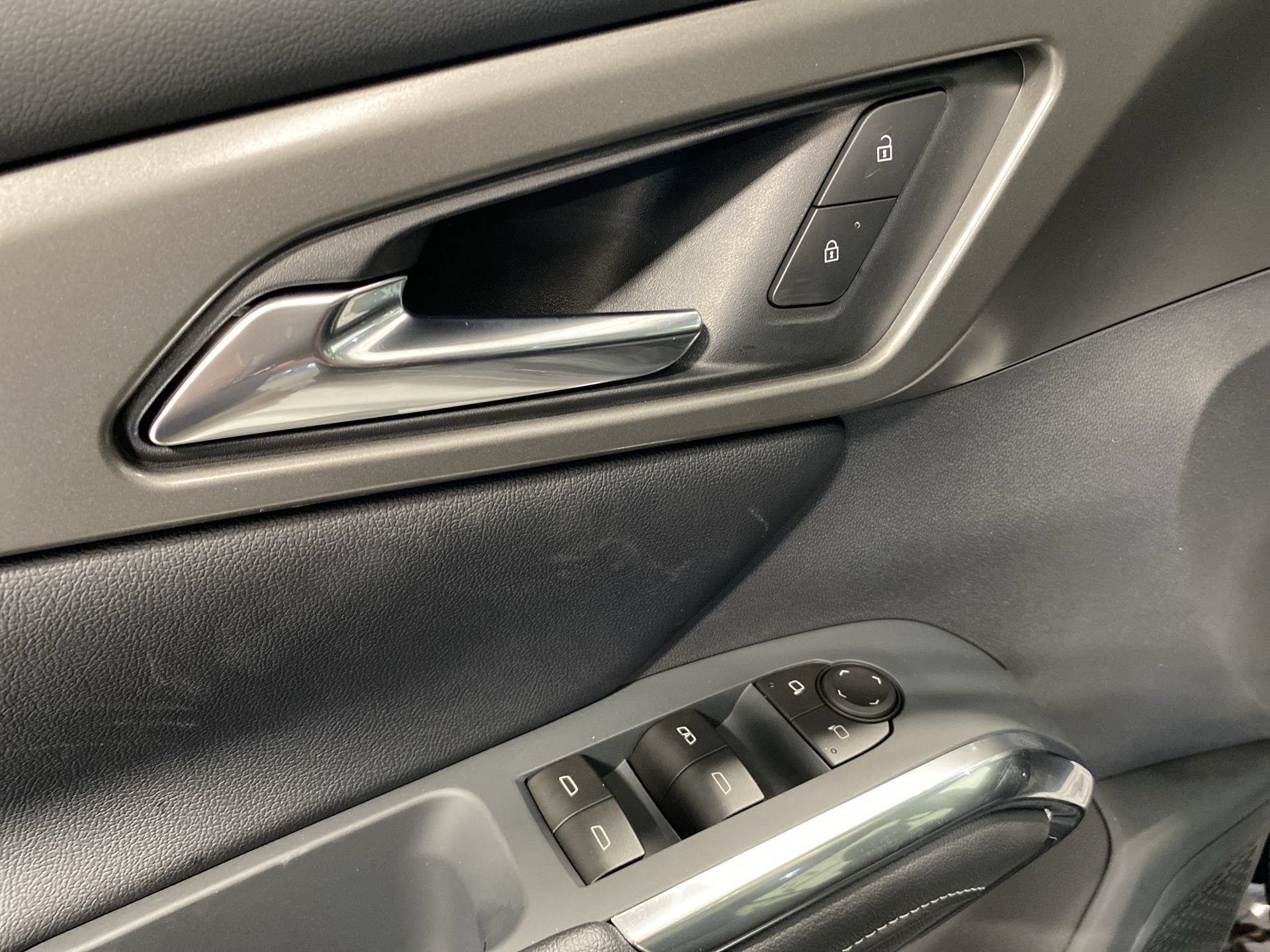 2027 Chevrolet Traverse LT - Photo 23