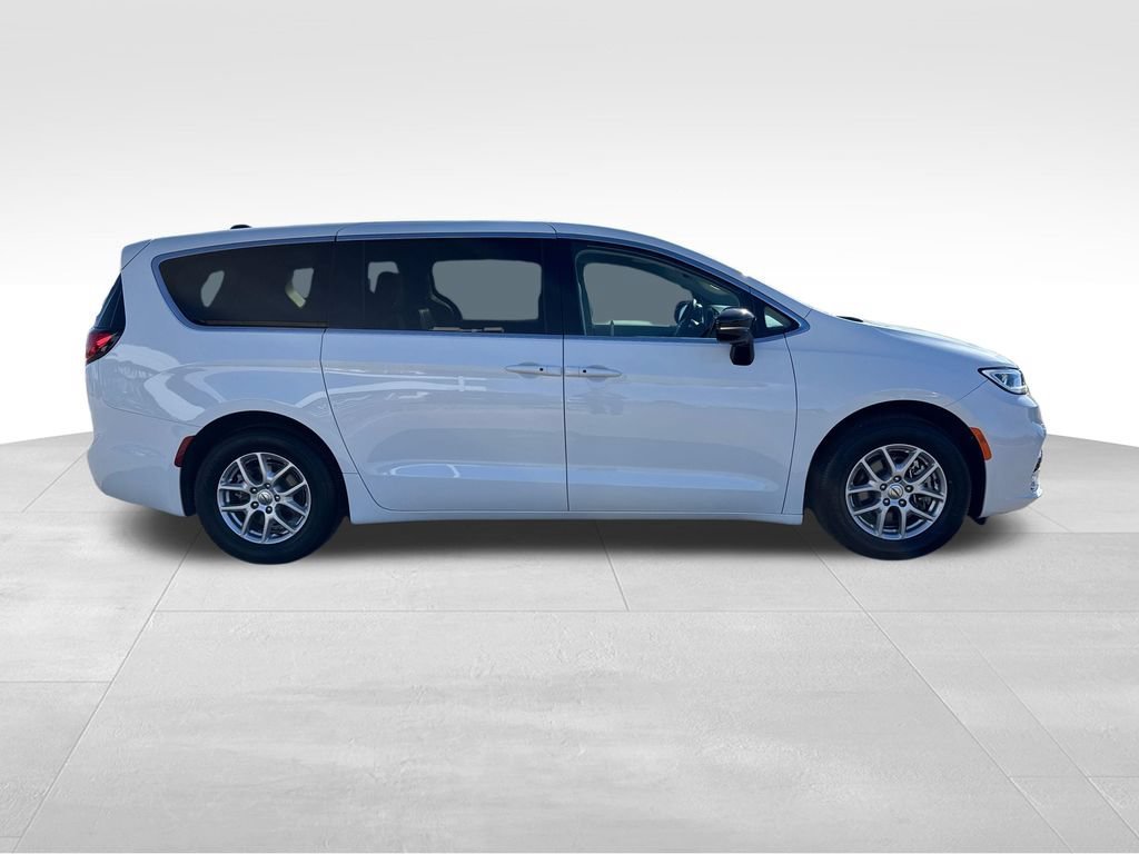 Used 2024 White Chrysler Touring L image 6