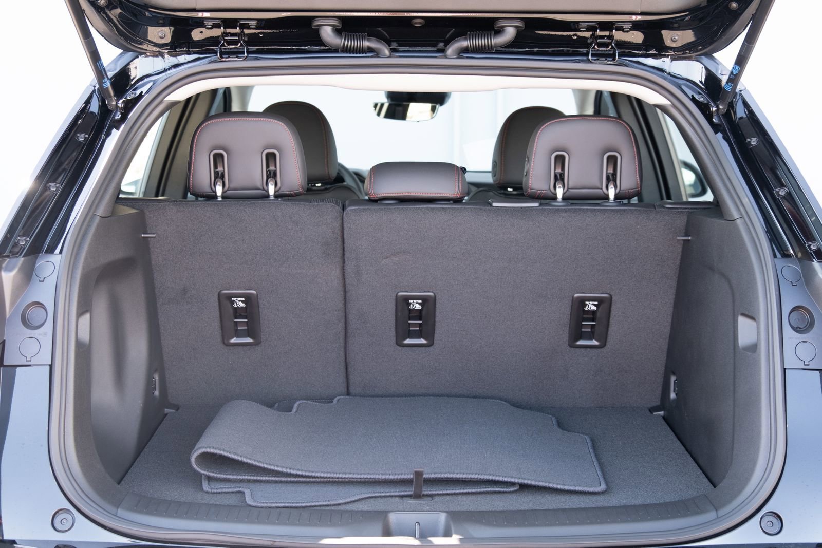 2027 Chevrolet Bolt RS - Photo 24