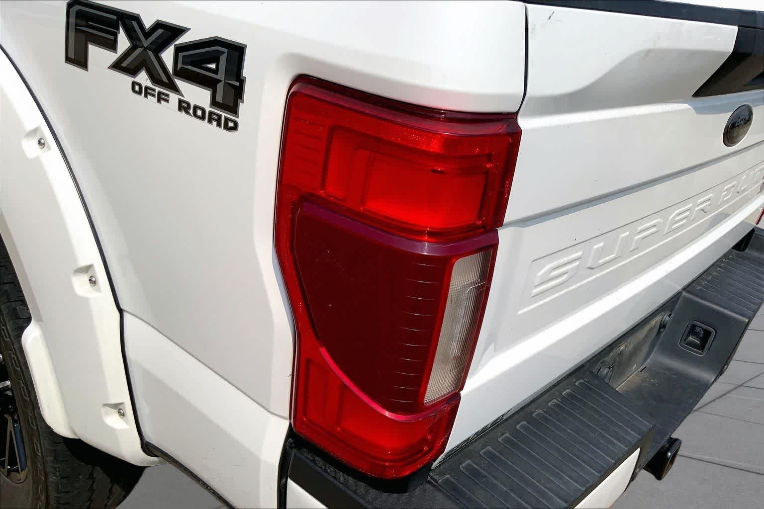 Used 2020 Star White Metallic Tri-Coat Ford LARIAT image 28