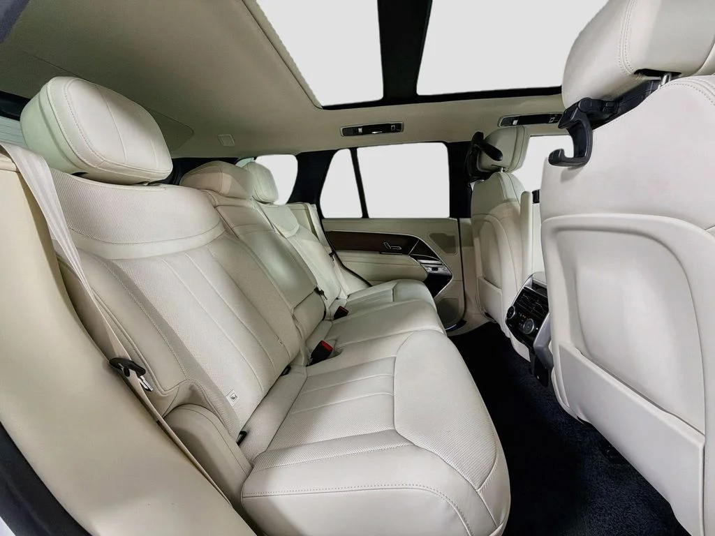 New 2027 Fuji White Land Rover SE image 29