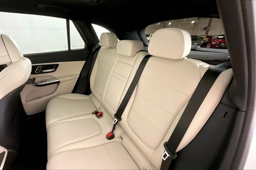 New 2026 Polar White Mercedes-Benz GLC 300 image 10