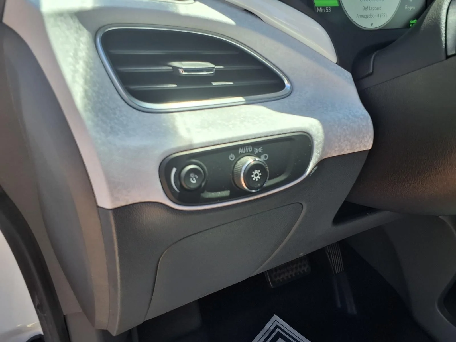 Used 2020 White Chevrolet Premier image 15