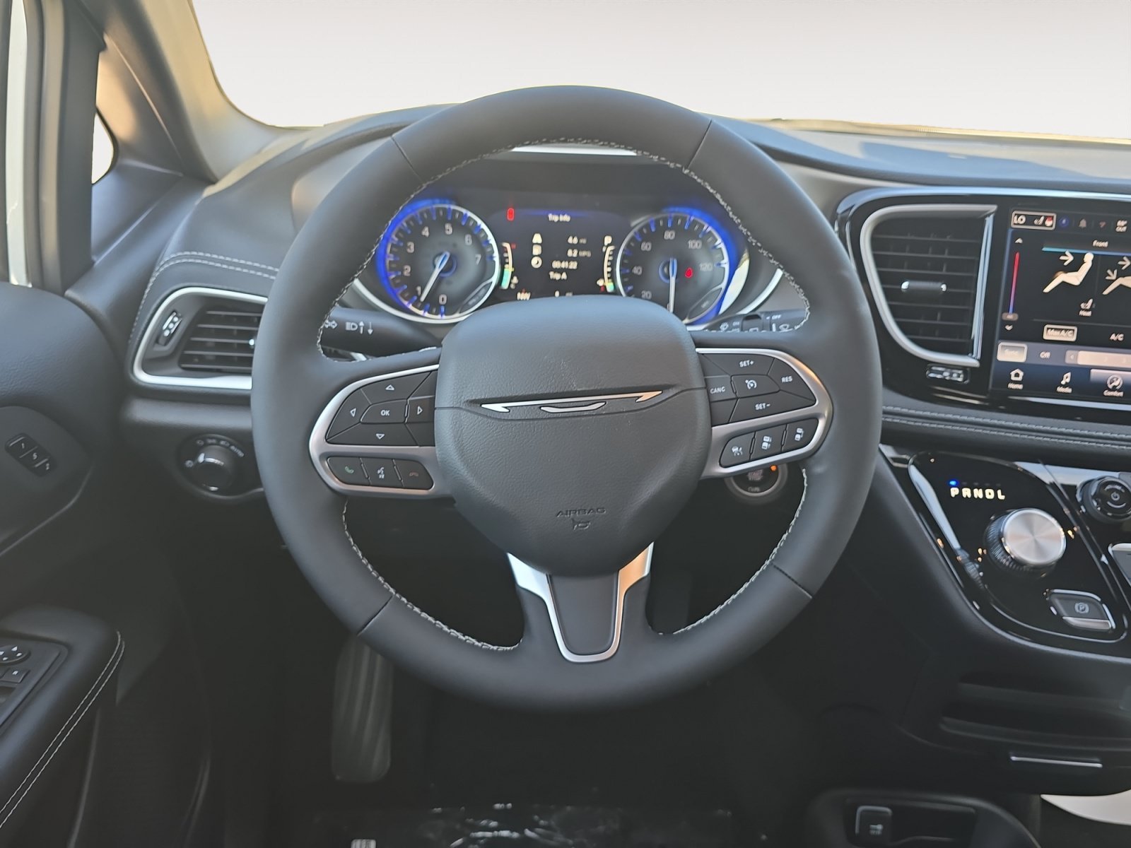 New 2027 Bright White Clearcoat Chrysler Select image 13