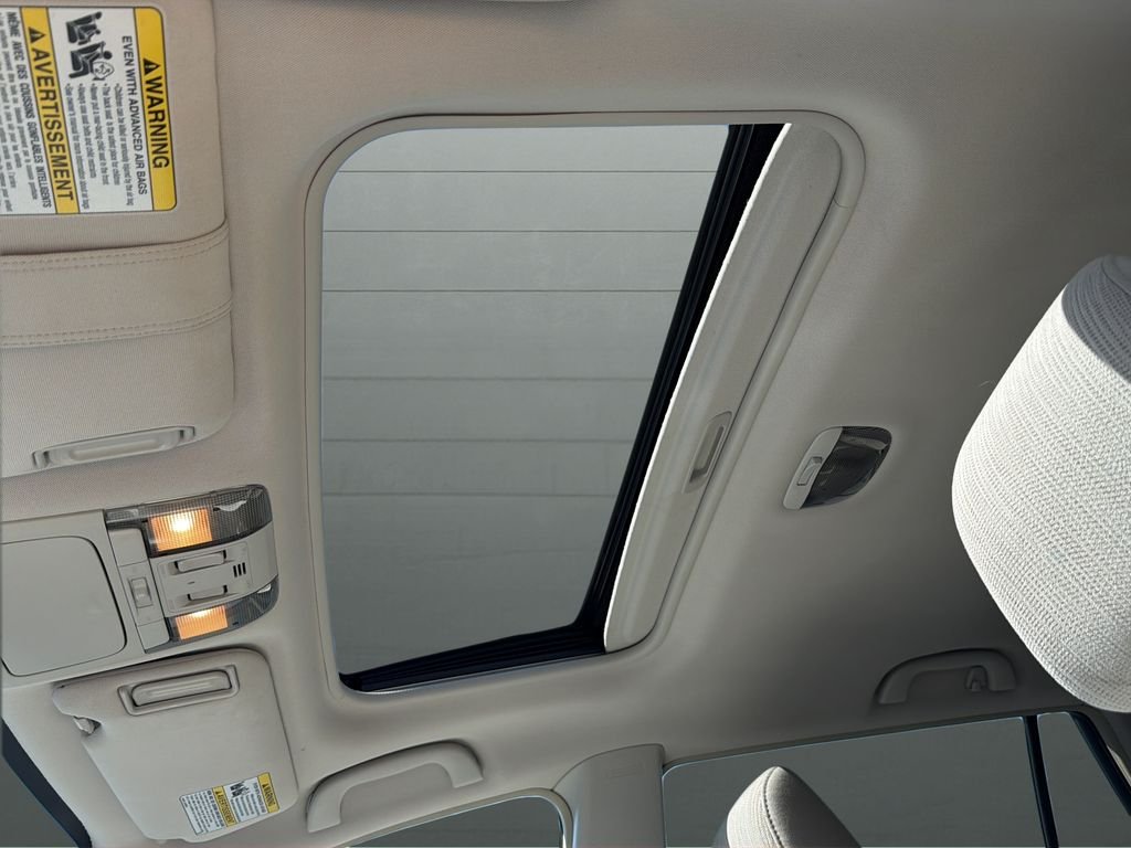 Used 2013 White Subaru 2.5i Premium image 11