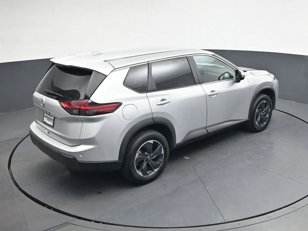 Used 2025 Silver Nissan SV image 27