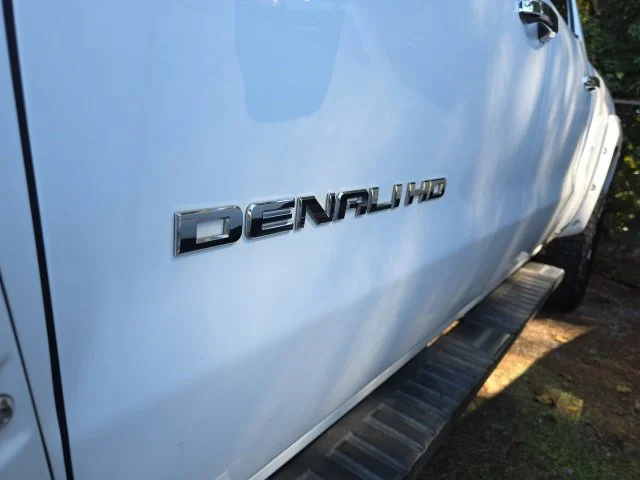 Used 2019 White GMC Denali image 3