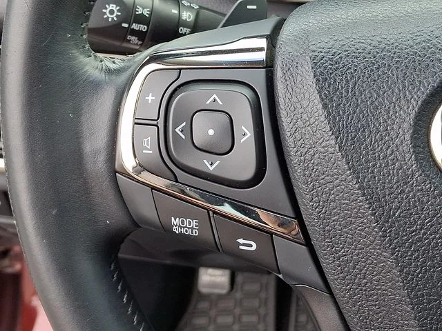 Used 2013 Red Toyota XLE Touring image 22