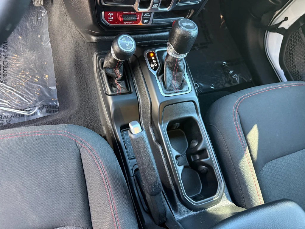 Used 2023  Jeep Rubicon image 26