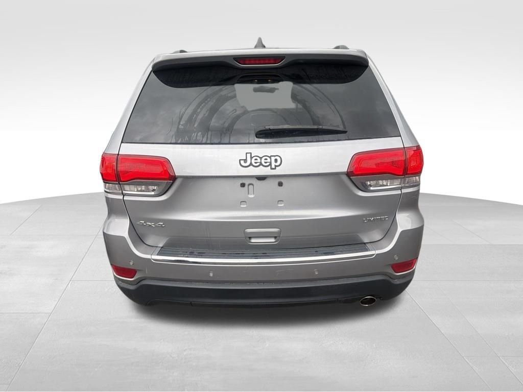 Used 2017 Silver Jeep Limited image 3