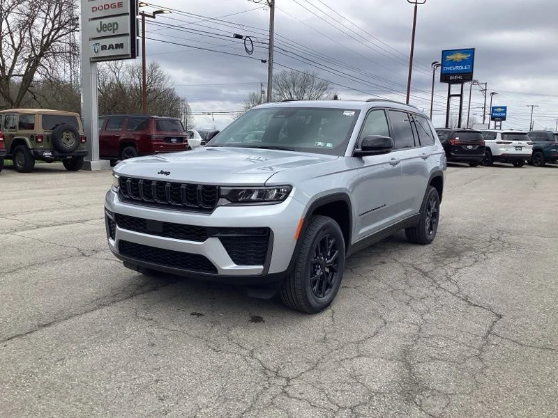 New 2026 Silver Zynith Exterior Paint Jeep Altitude image 3