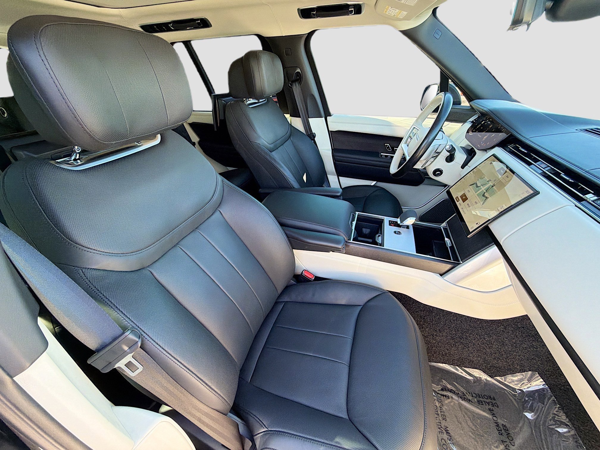 Used 2024 Ligurian Black SV Bespoke Ultra Metallic Sat Land Rover Autobiography image 16