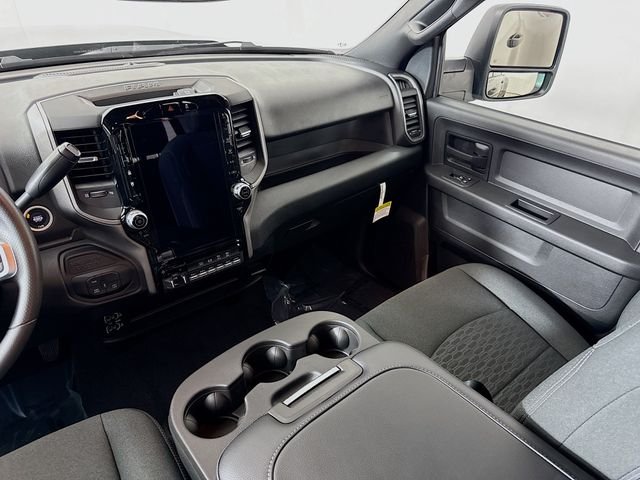 New 2026 Diamond Black Crystal Pearl-Coat Exterior Paint RAM Tradesman image 21