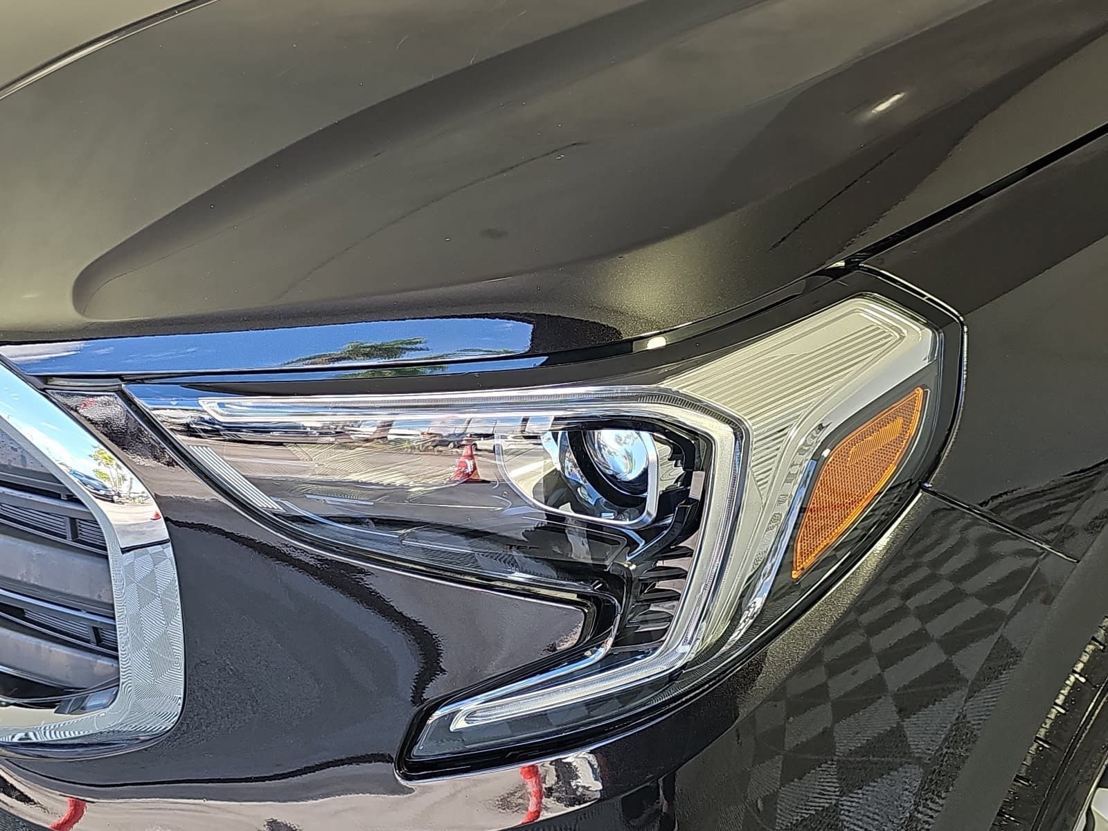 Used 2020 Black GMC SLE image 29