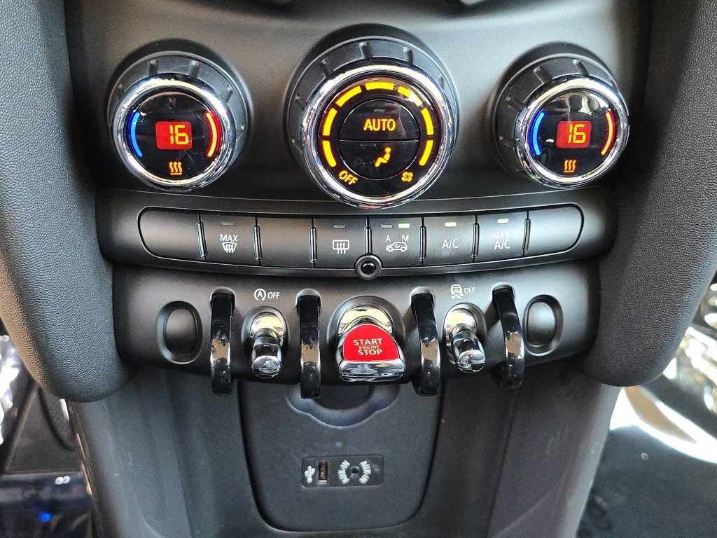 Used 2015 Orange MINI Base image 30