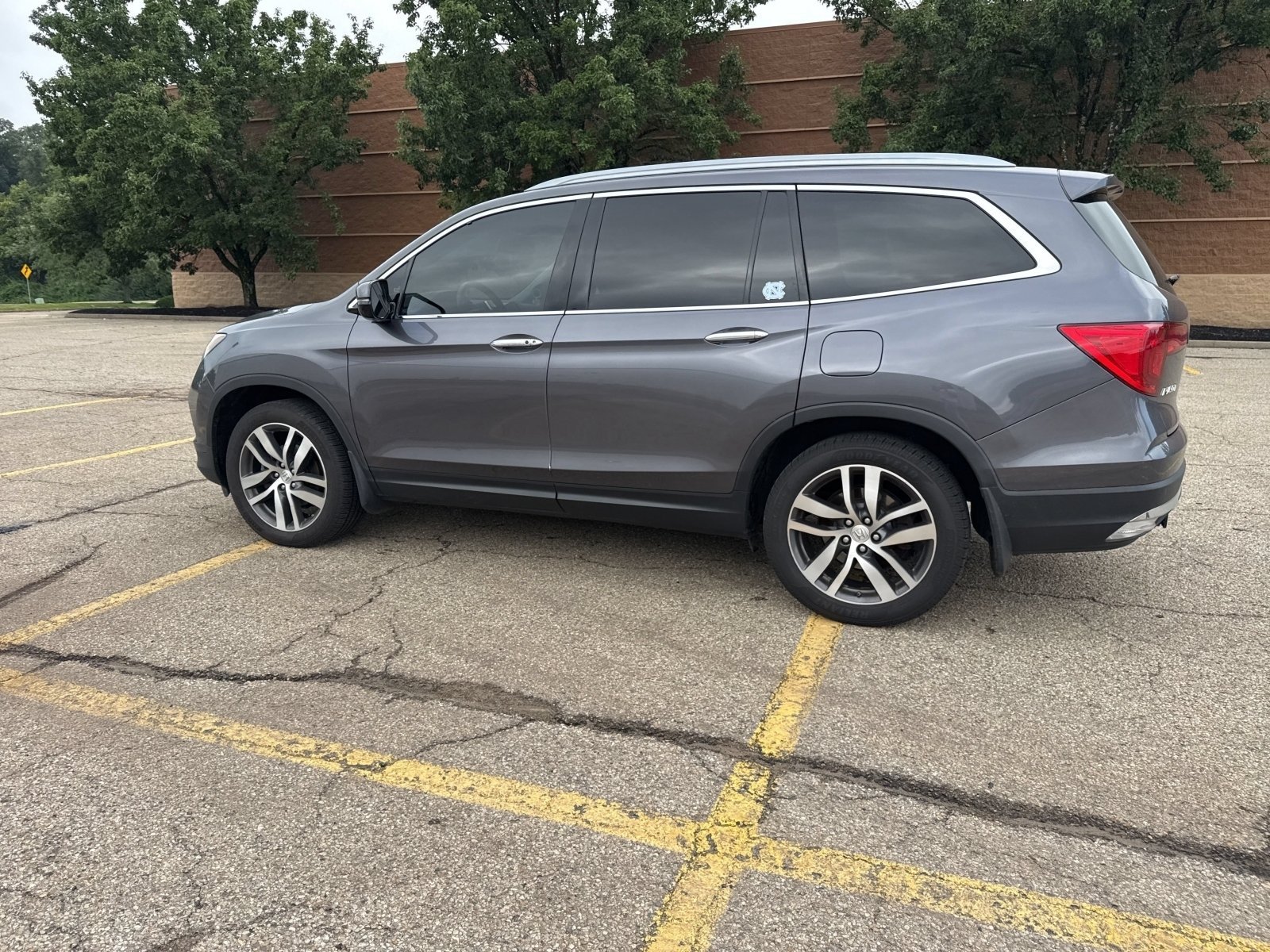Used 2017 Modern Steel Metallic Honda Touring image 32