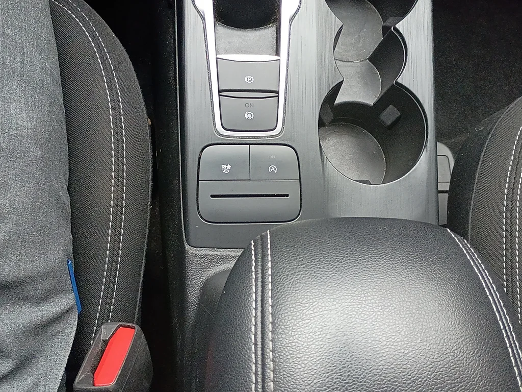 Used 2025 Oxford White Ford Active image 24