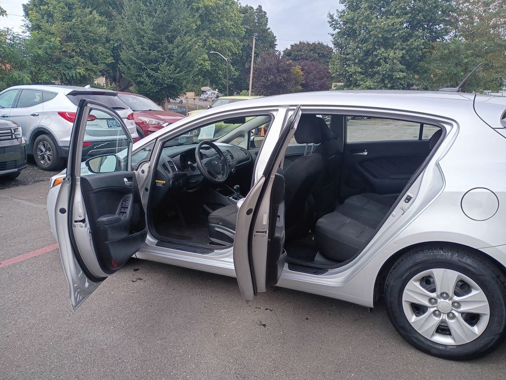 Used 2017 Silky Silver Kia LX image 19