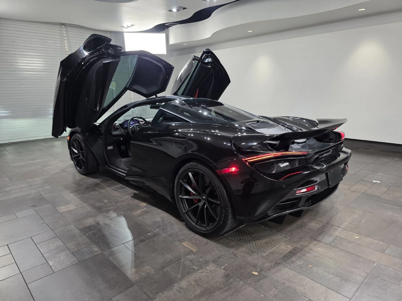 Used 2022 Onyx Black McLaren Performance Coupe image 22