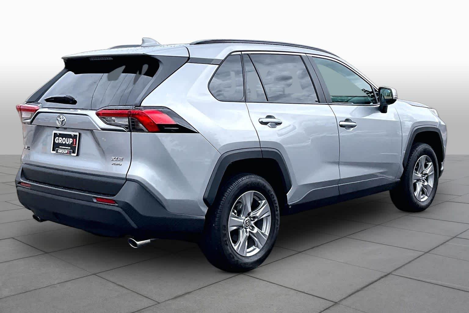 Used 2025 Silver Sky Metallic Toyota XLE image 12