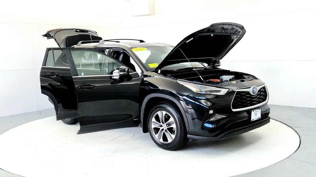 Used 2023 Black Toyota XLE image 12