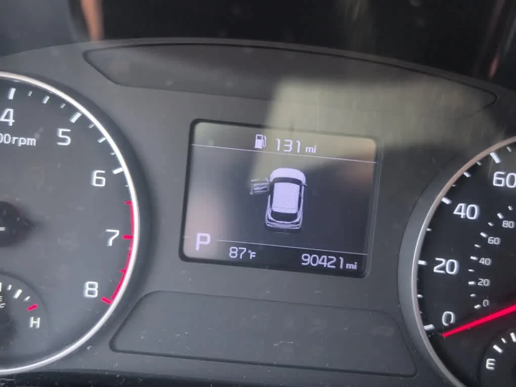 Used 2021 Snow White Pearl Kia S image 8