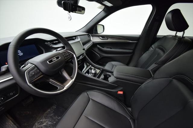 New 2026 Diamond Black Crystal Pearlcoat Jeep Limited image 32