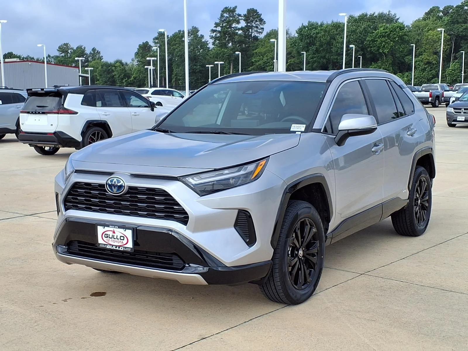 Certified Used 2022 Silver Toyota SE image 3