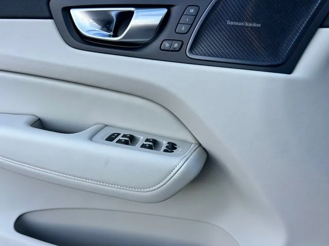 2026 Volvo XC60 Ultra - Photo 13