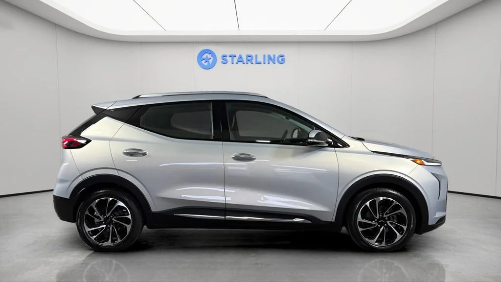 Used 2023 Silver Flare Metallic Chevrolet Premier image 12