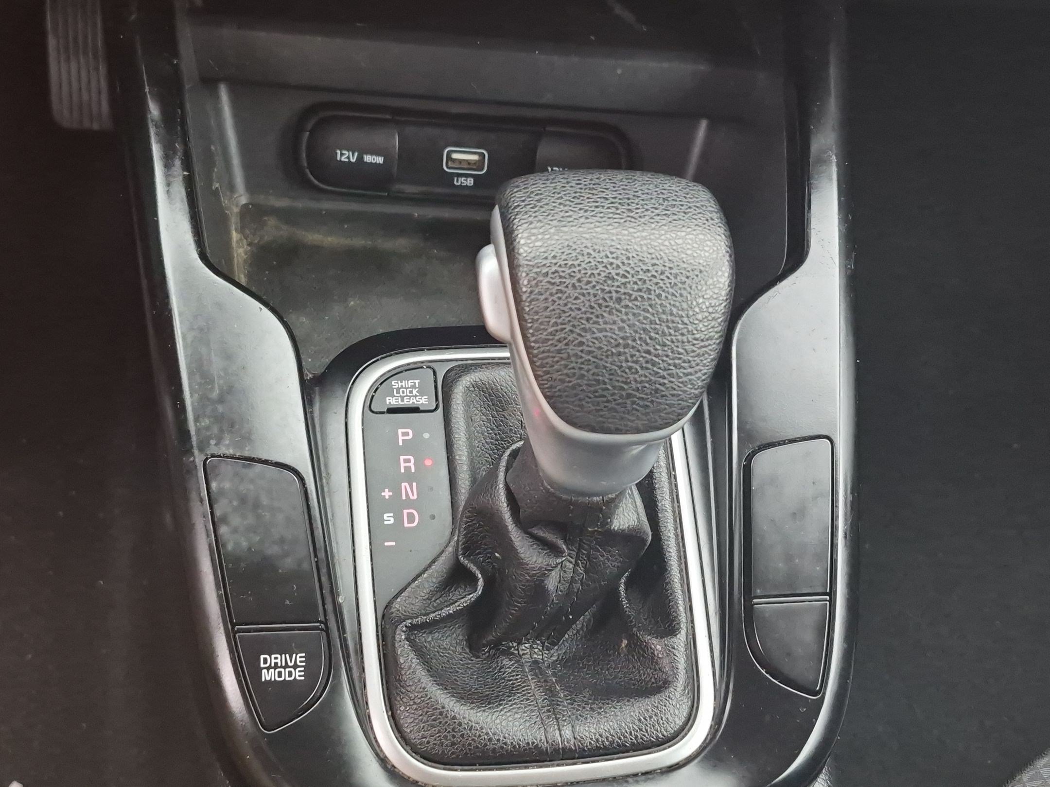Used 2021 Snow White Pearl Kia LX image 22