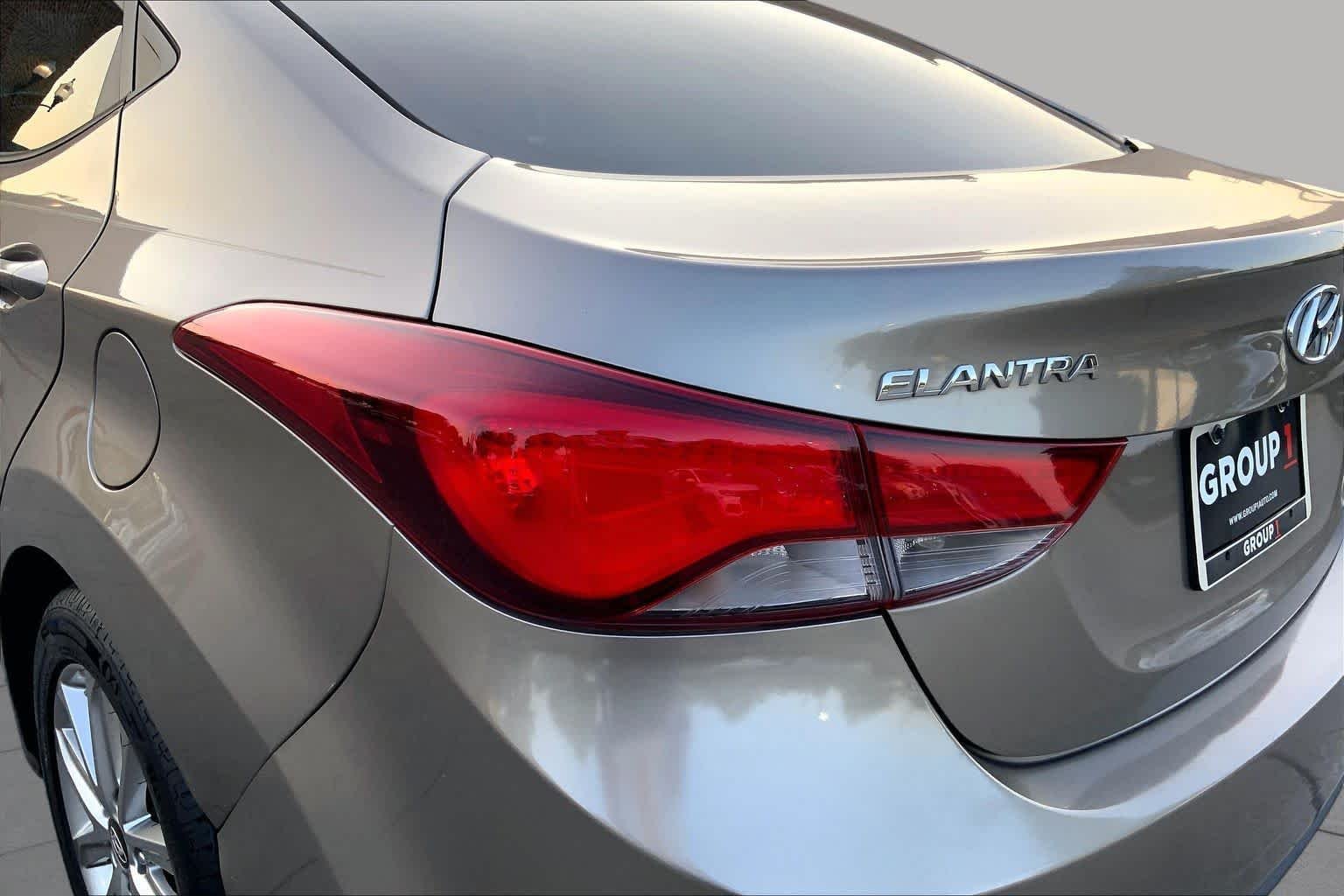 Used 2014 Desert Bronze Hyundai SE image 27