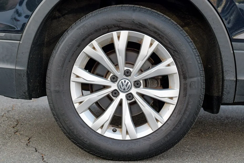 Used 2019 Platinum Gray Metallic Volkswagen 2.0T SE image 13