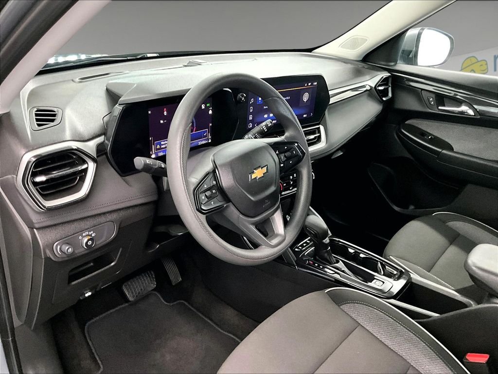 Used 2025 Sterling Gray Metallic Chevrolet LT image 8